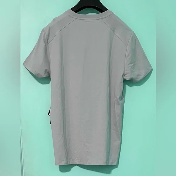 New Kenneth Cole man, T-shirts, size, medium cotton sun protection UPF +50 - Picture 2 of 5